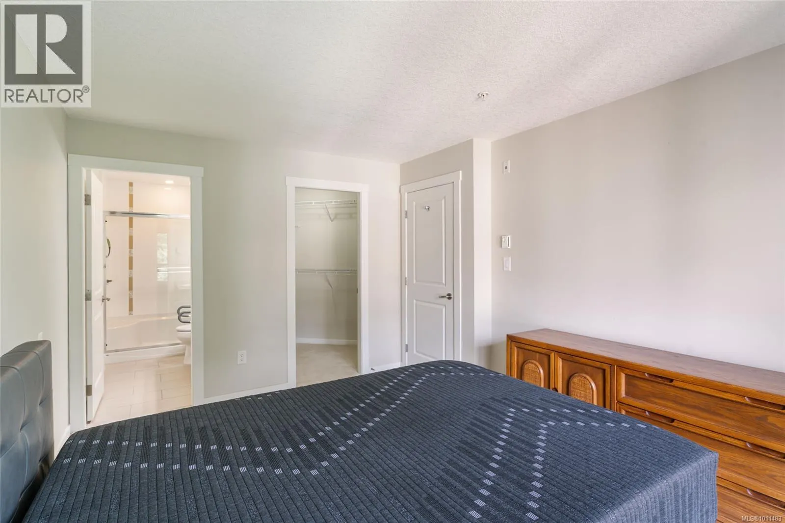 403 5670 Edgewater Lane
