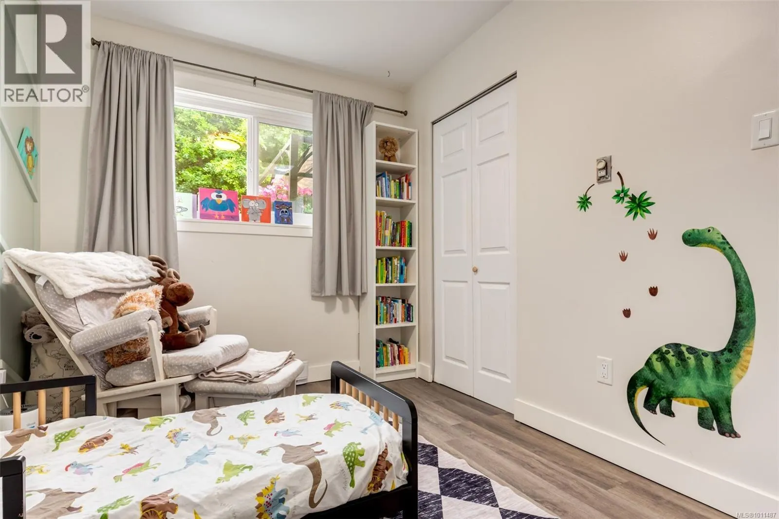 146 Cooper Pl