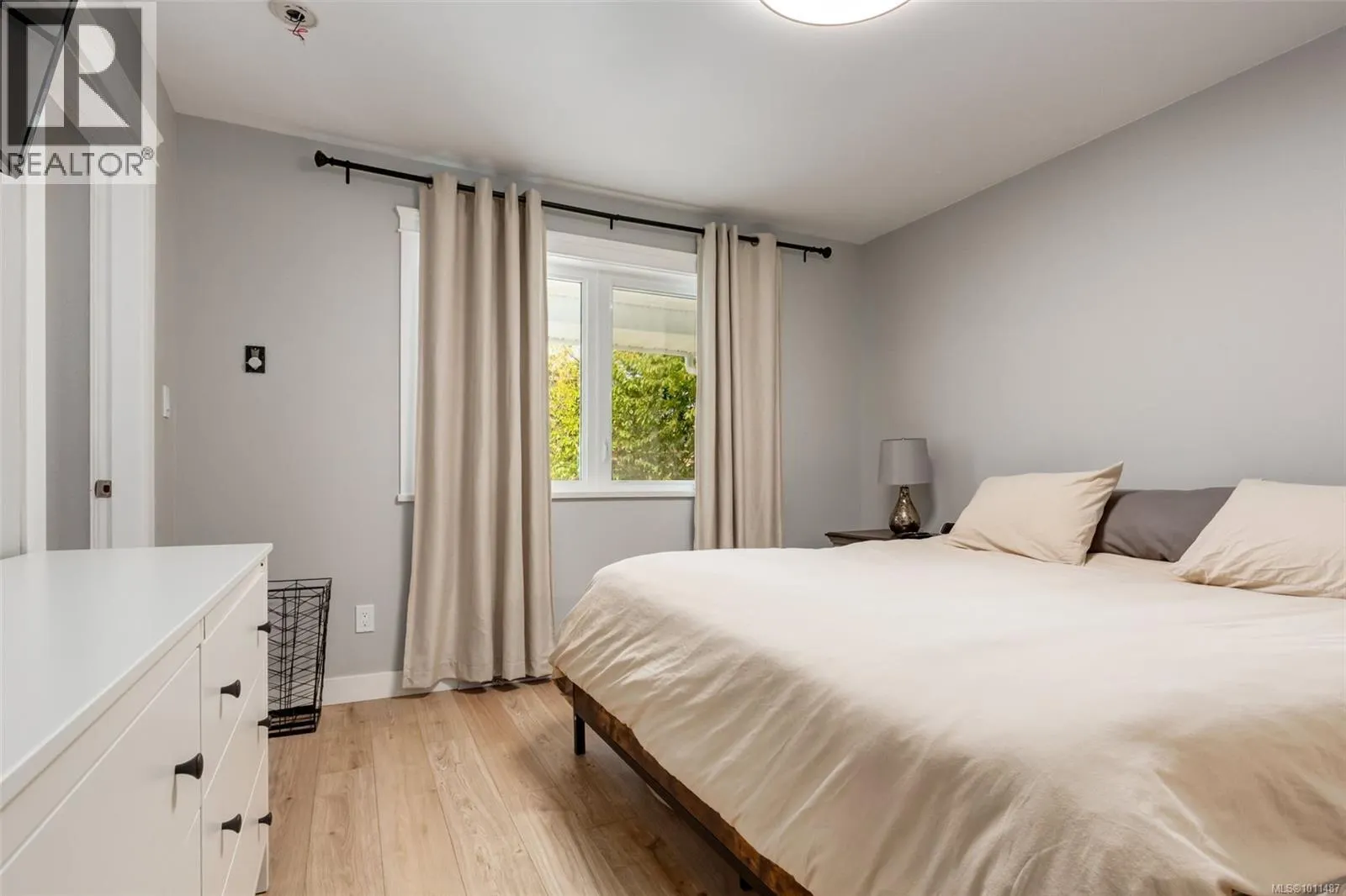146 Cooper Pl