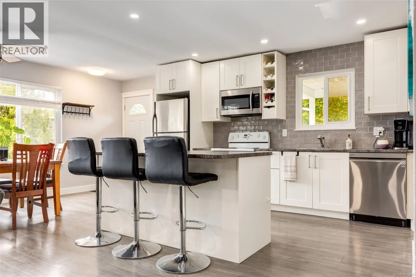 146 Cooper Pl