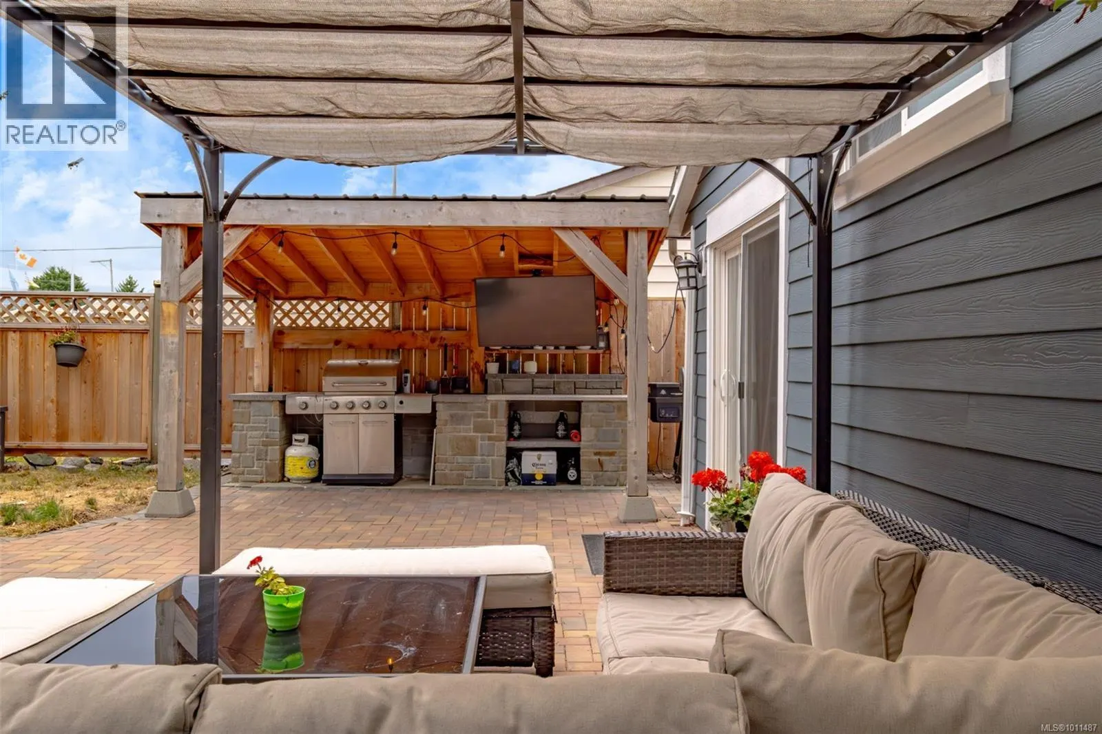 146 Cooper Pl