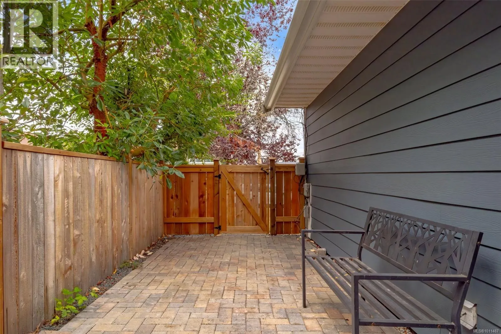 146 Cooper Pl