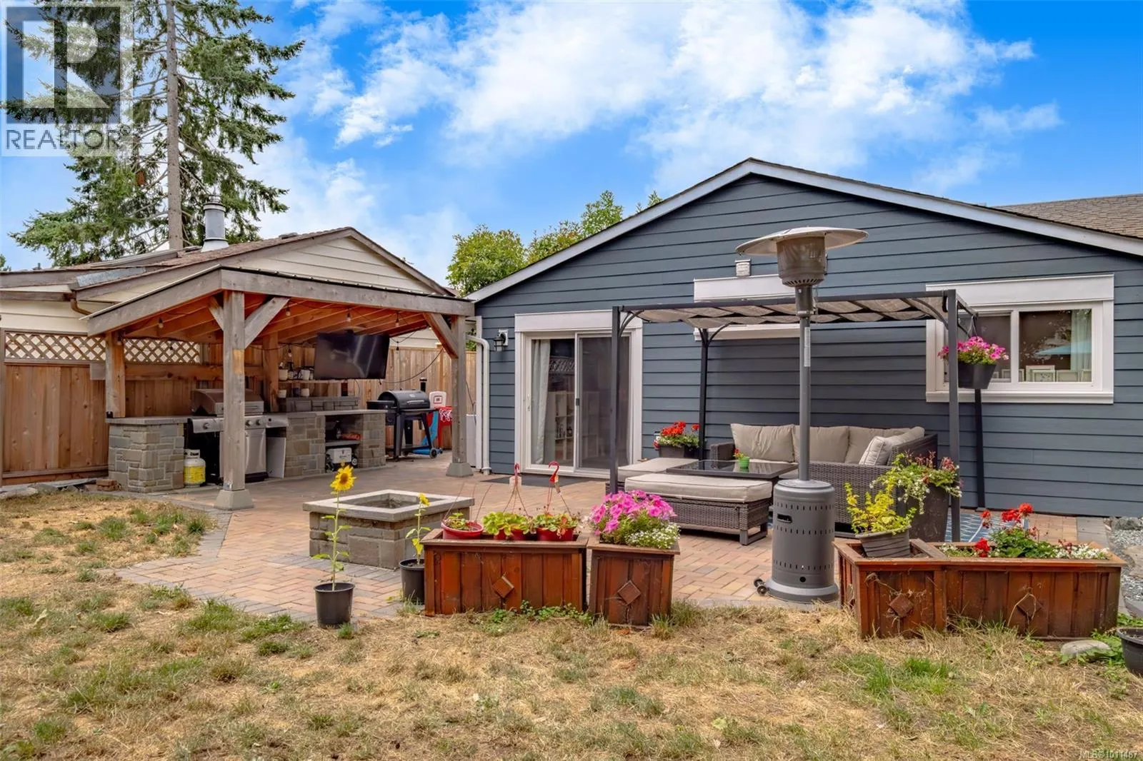146 Cooper Pl