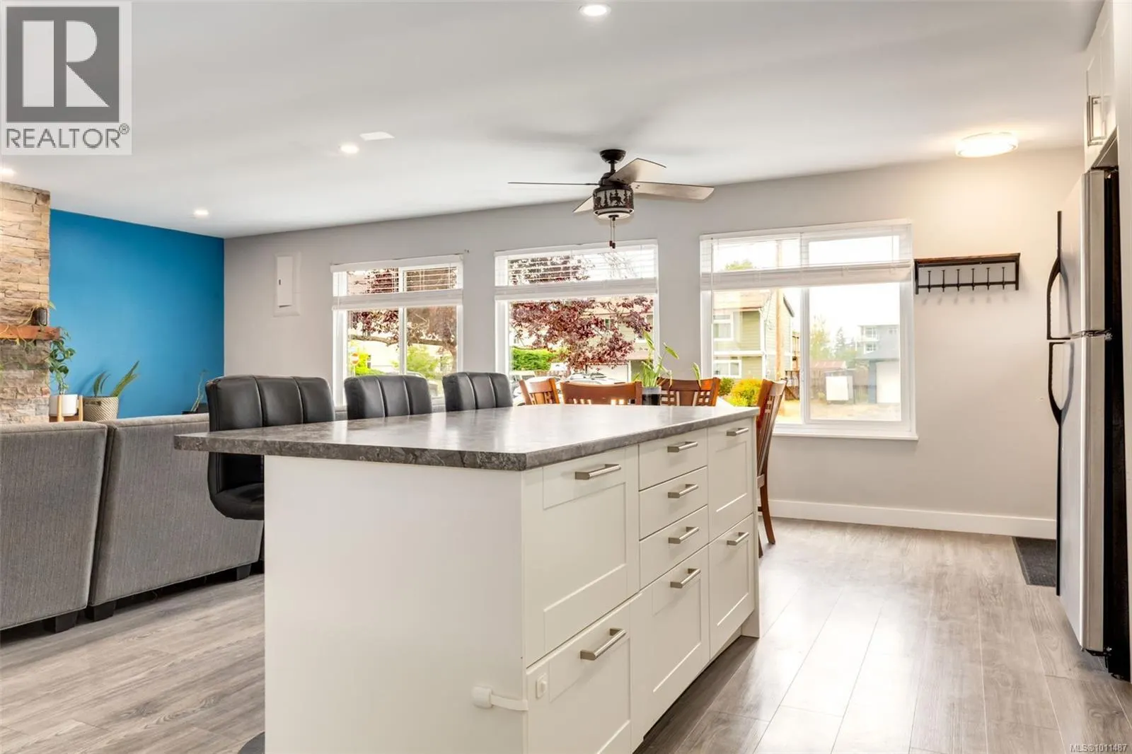146 Cooper Pl