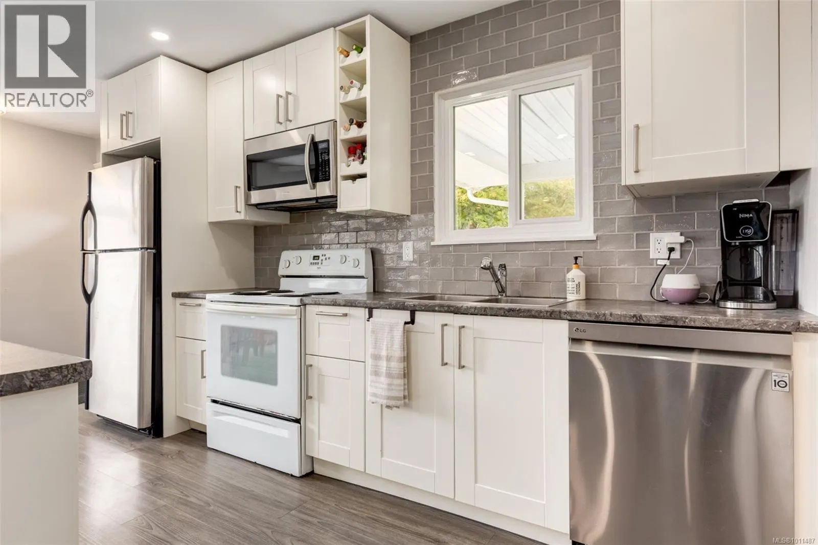 146 Cooper Pl