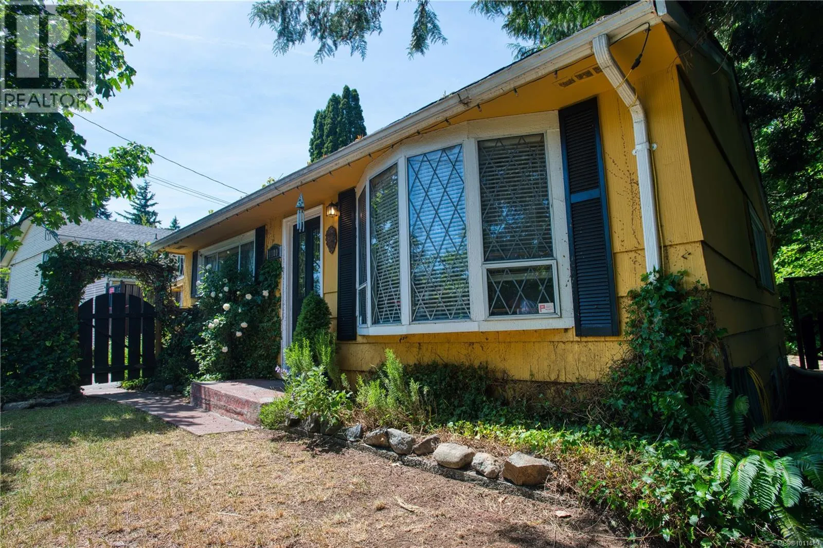 1180 Macdonald Cres