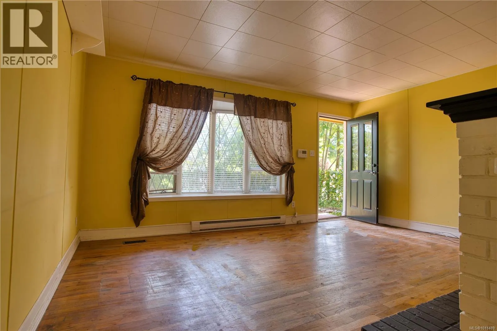 1180 Macdonald Cres