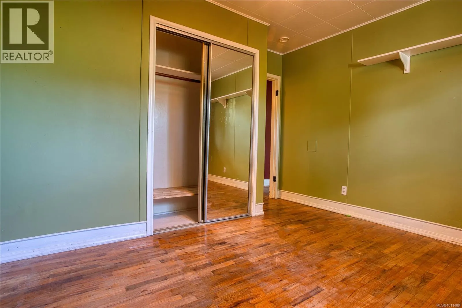1180 Macdonald Cres