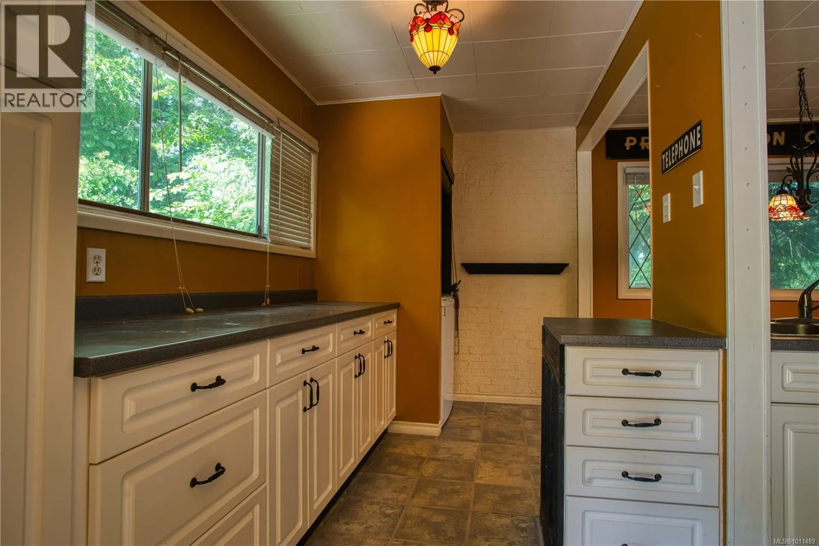 1180 Macdonald Cres