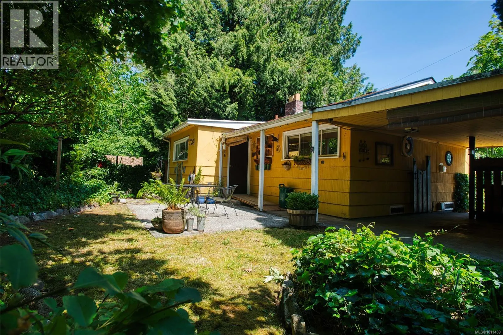1180 Macdonald Cres