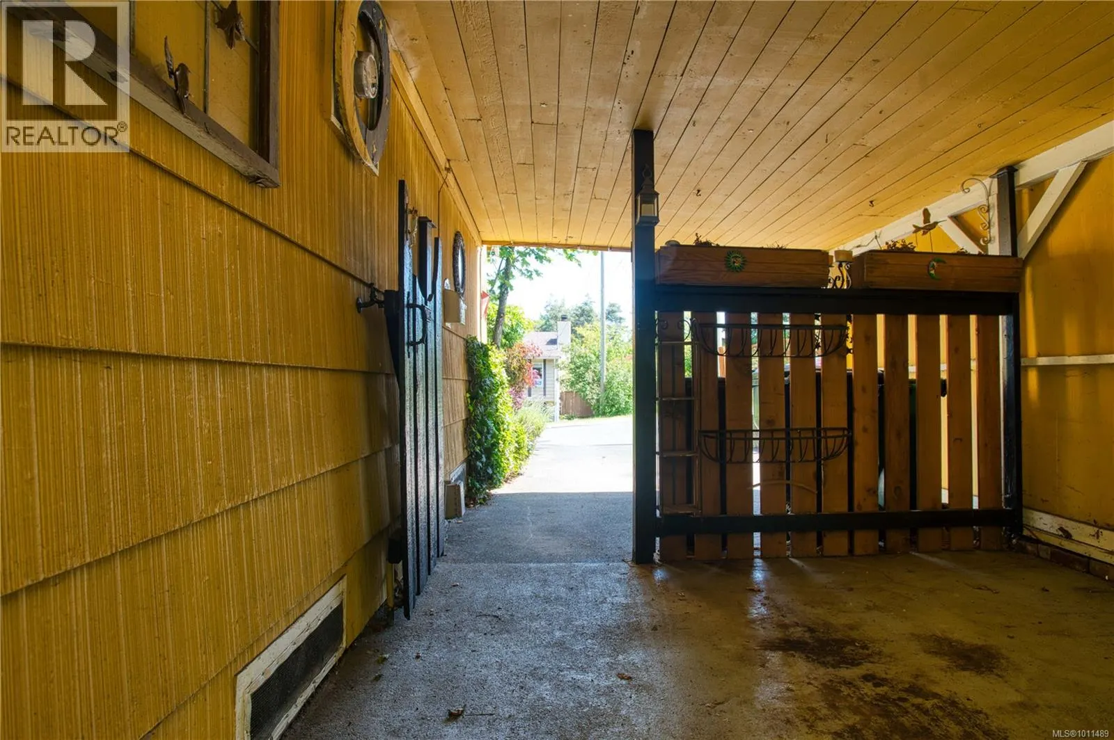 1180 Macdonald Cres