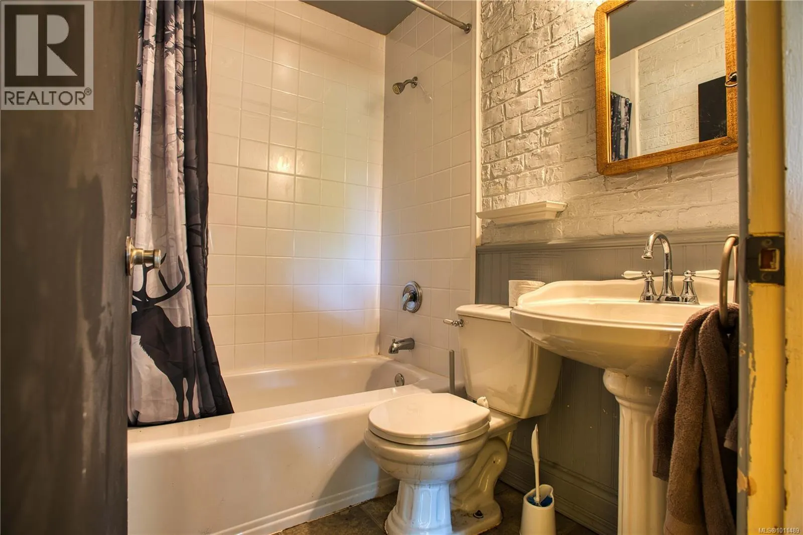 1180 Macdonald Cres