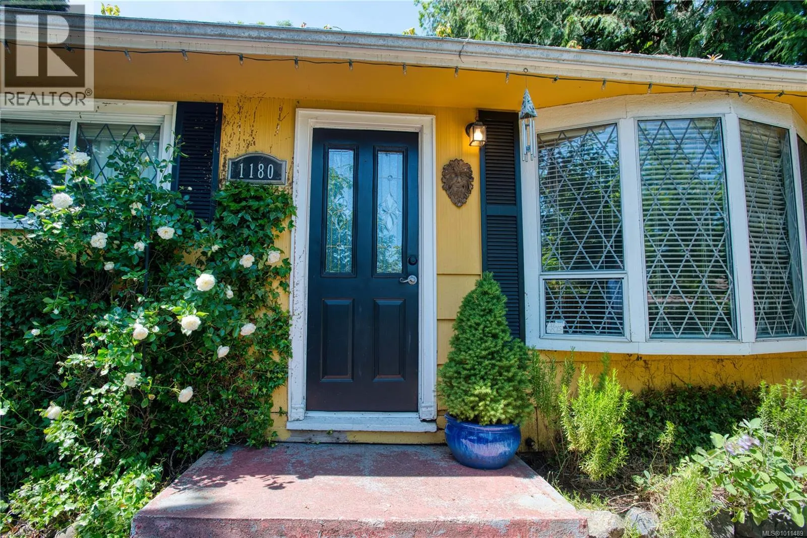 1180 Macdonald Cres