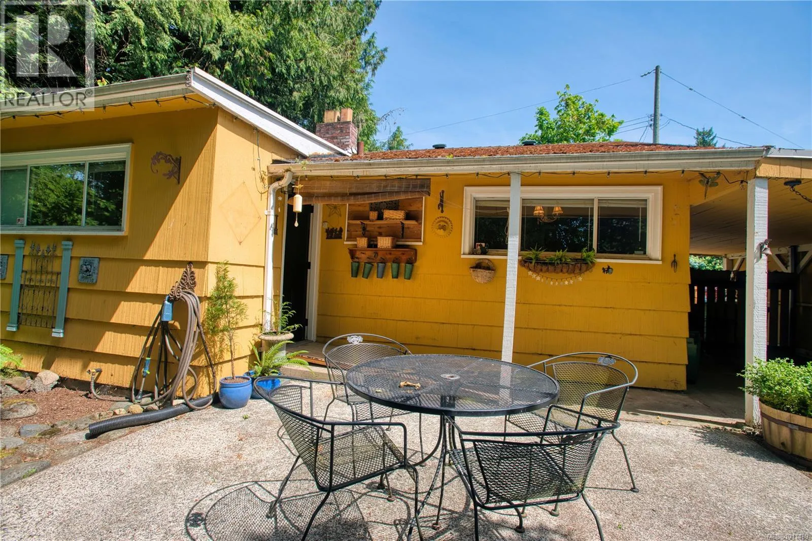 1180 Macdonald Cres