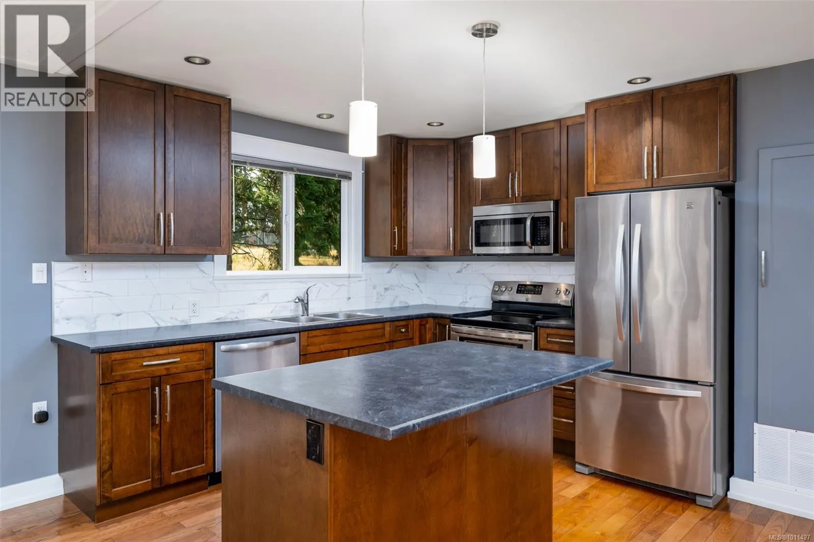 1652 Maple Bay Rd