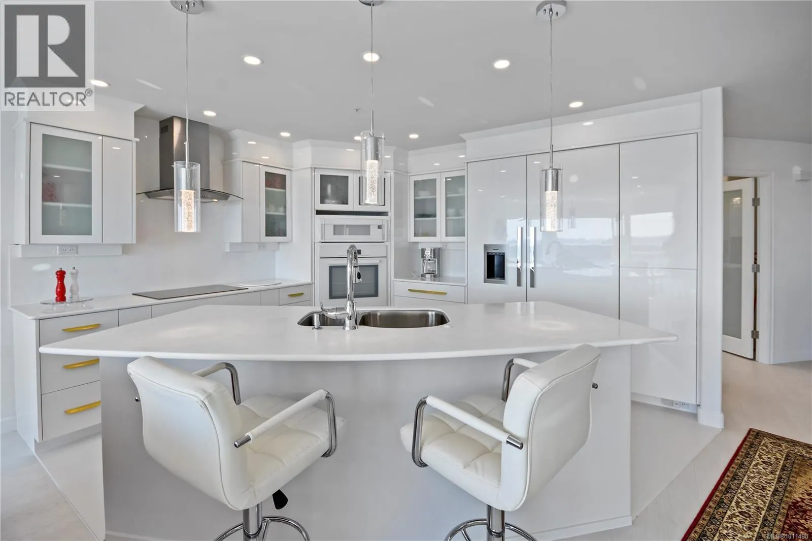 3359 Edgewood Dr