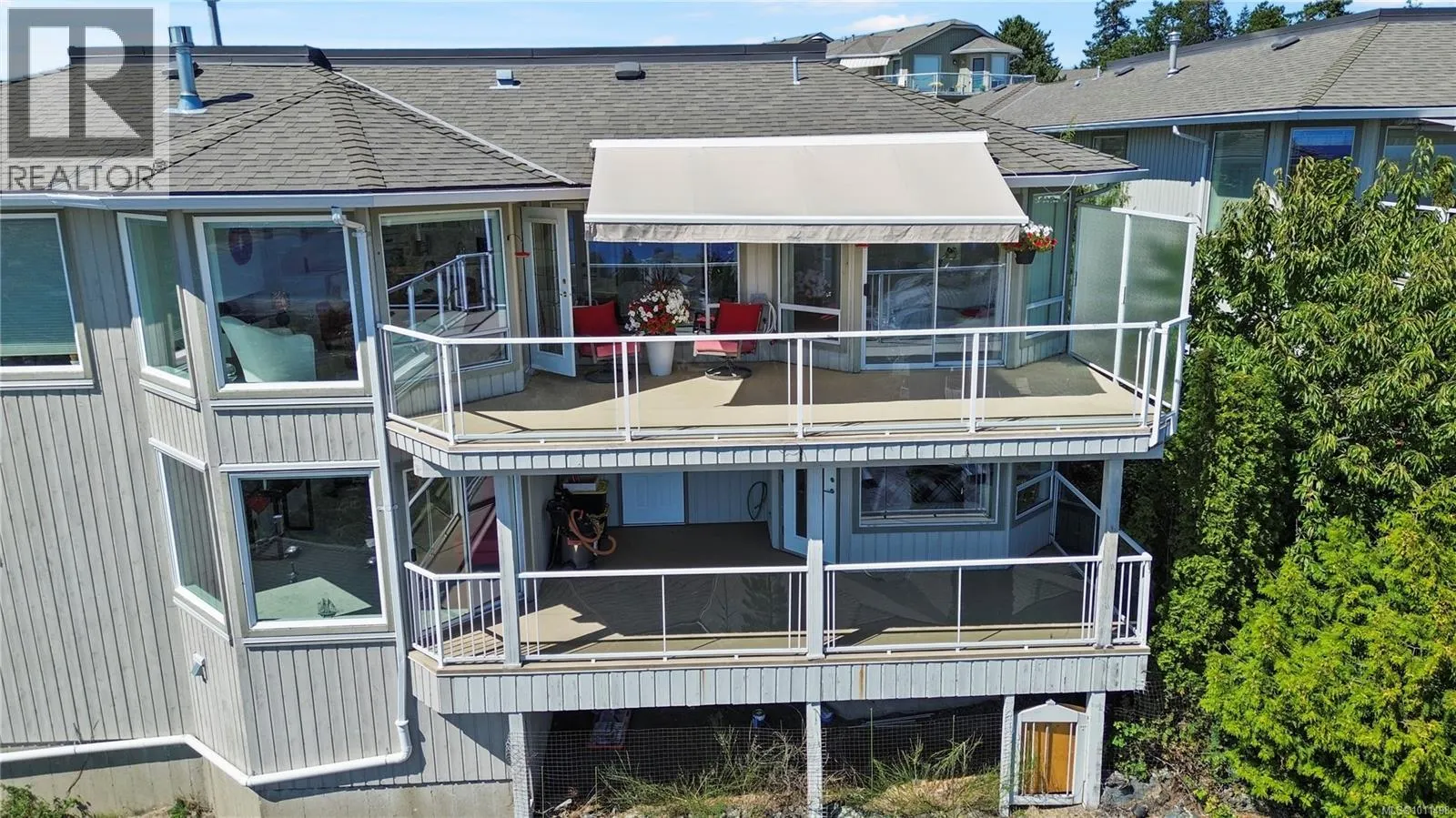 3359 Edgewood Dr