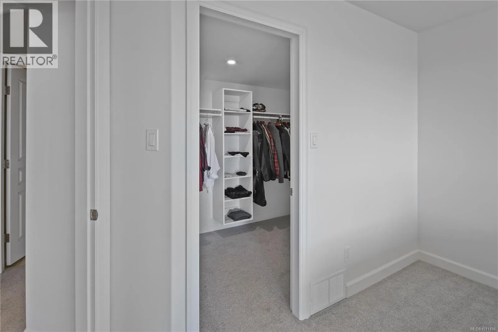 3359 Edgewood Dr