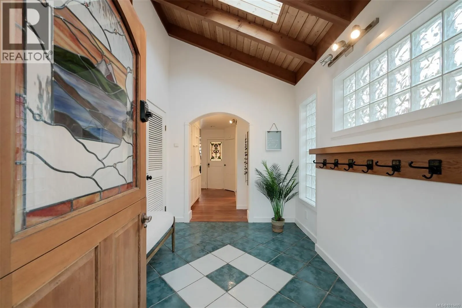4971 Cordova Bay Rd