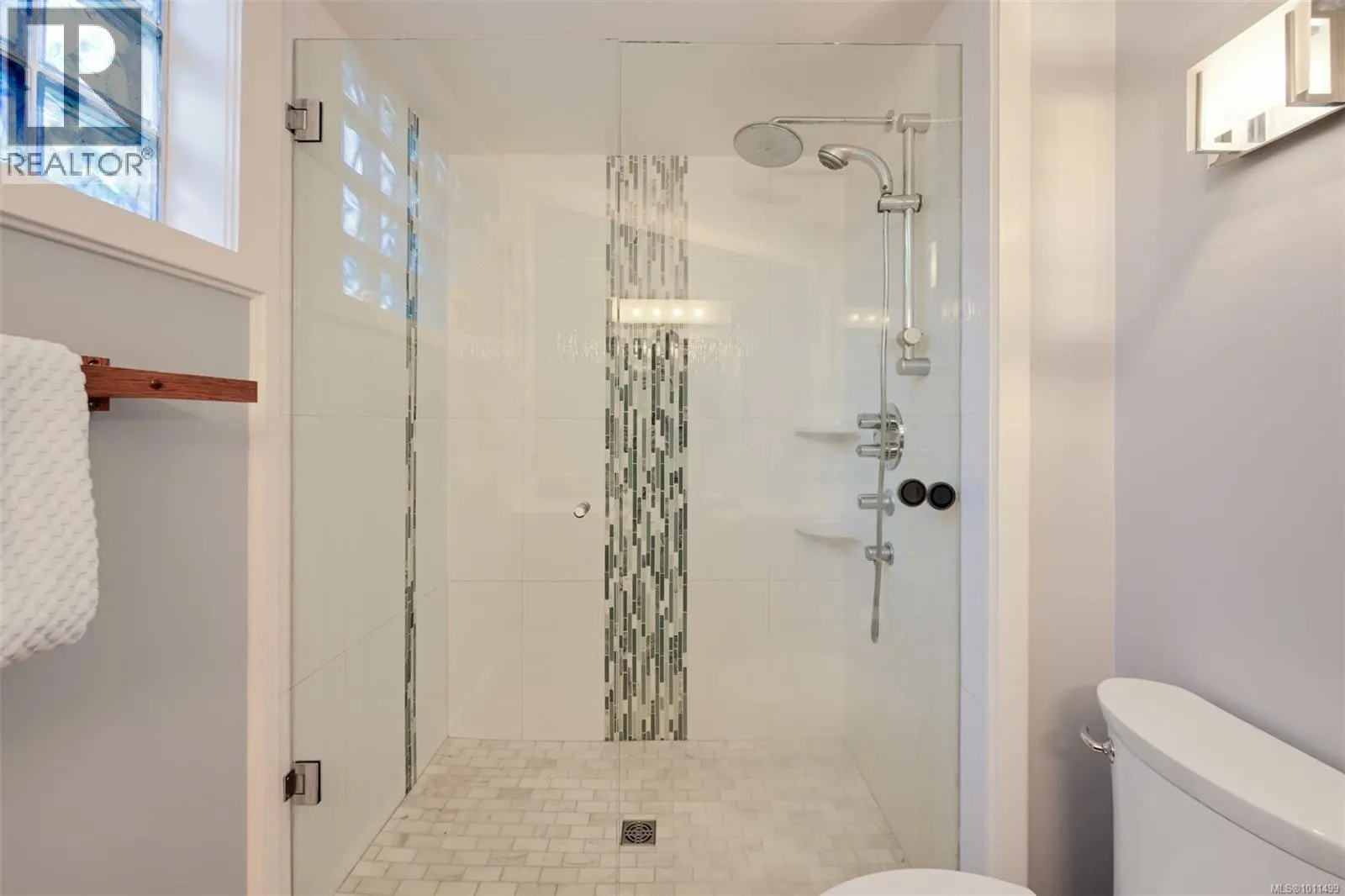 4971 Cordova Bay Rd