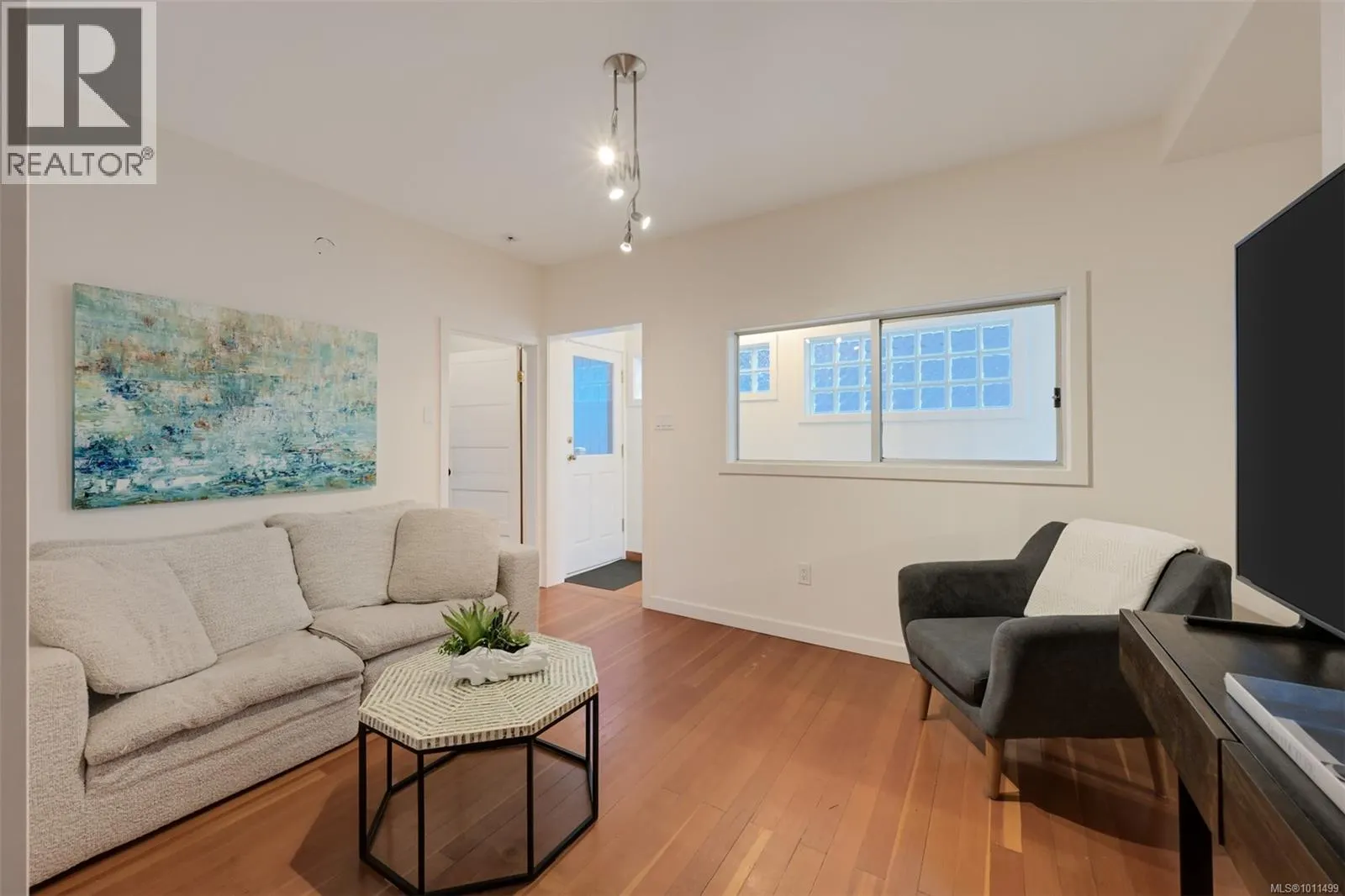 4971 Cordova Bay Rd