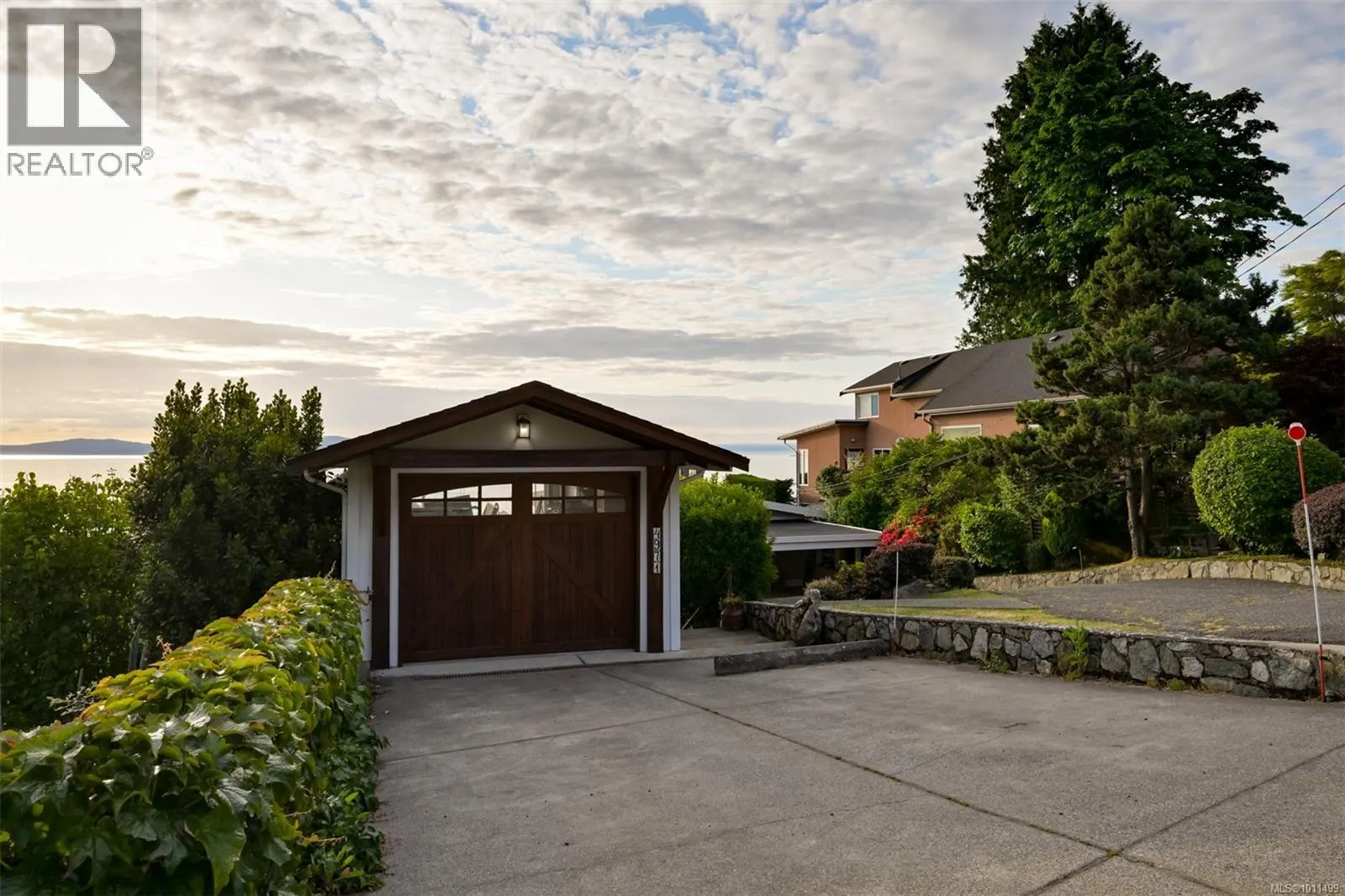 4971 Cordova Bay Rd