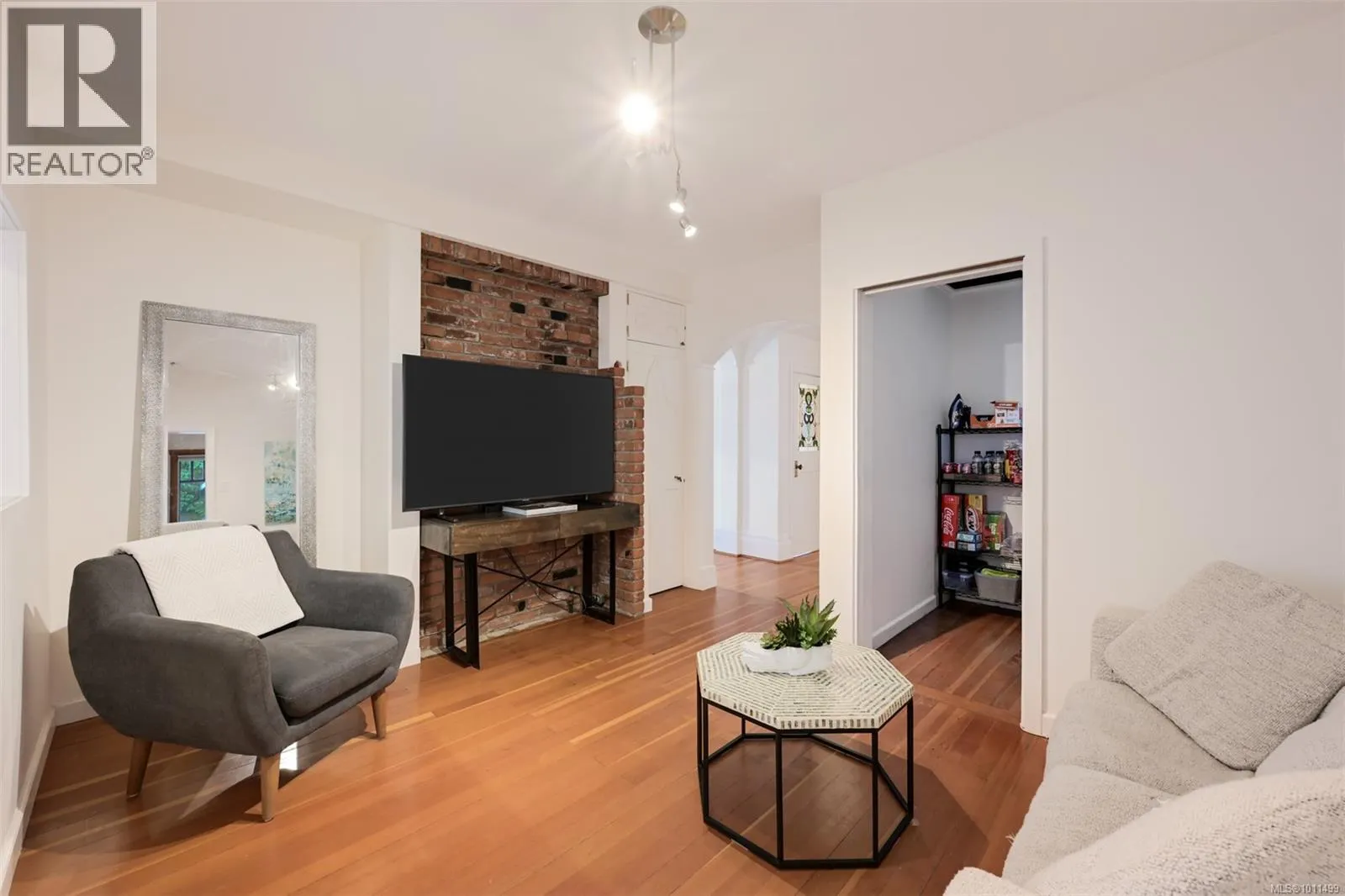 4971 Cordova Bay Rd