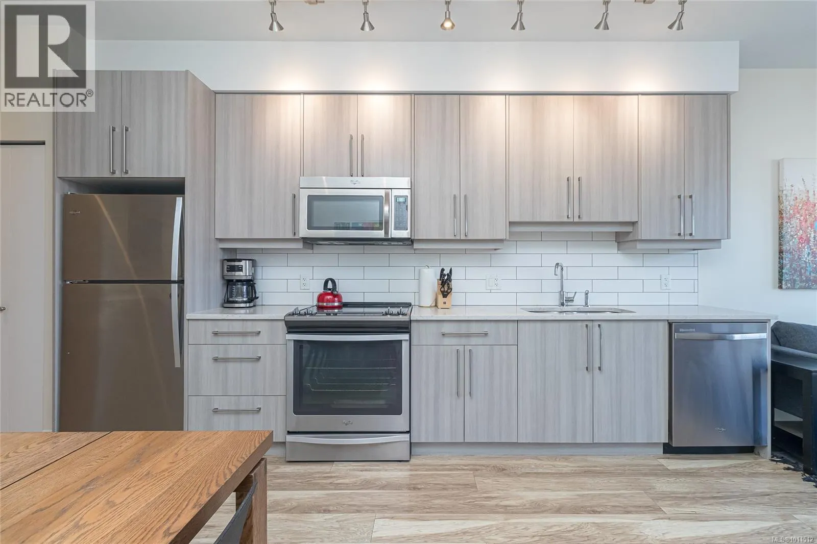 316 595 Pandora Ave