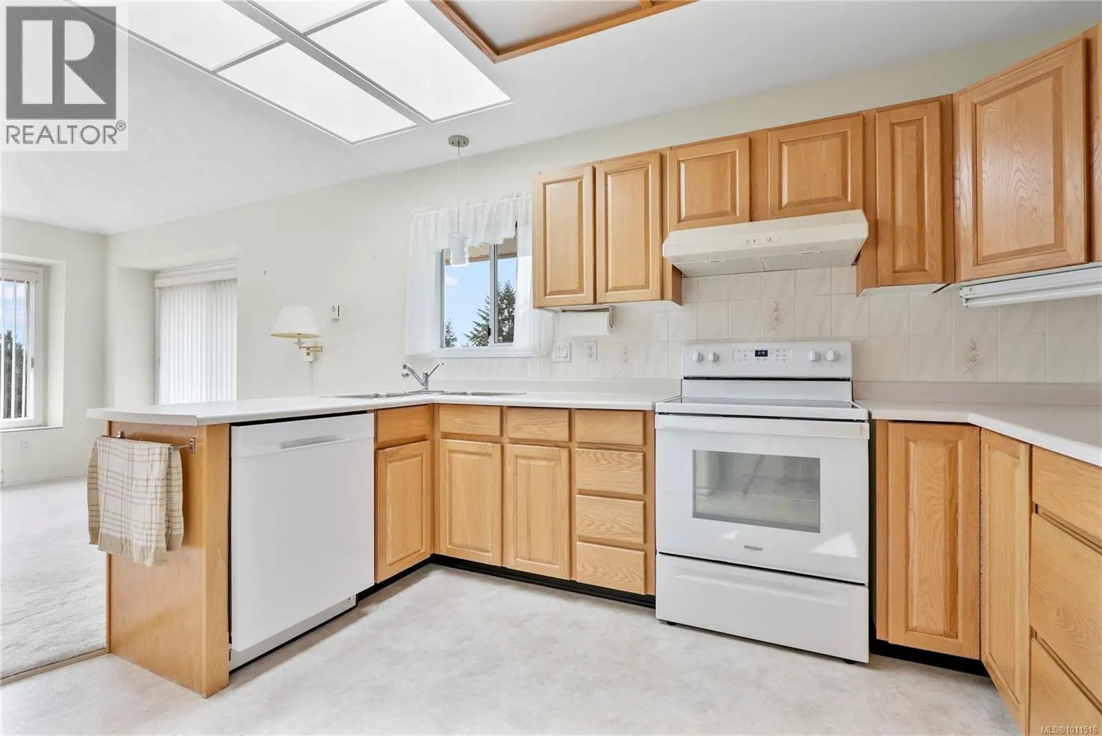 8 895 Royal Oak Ave