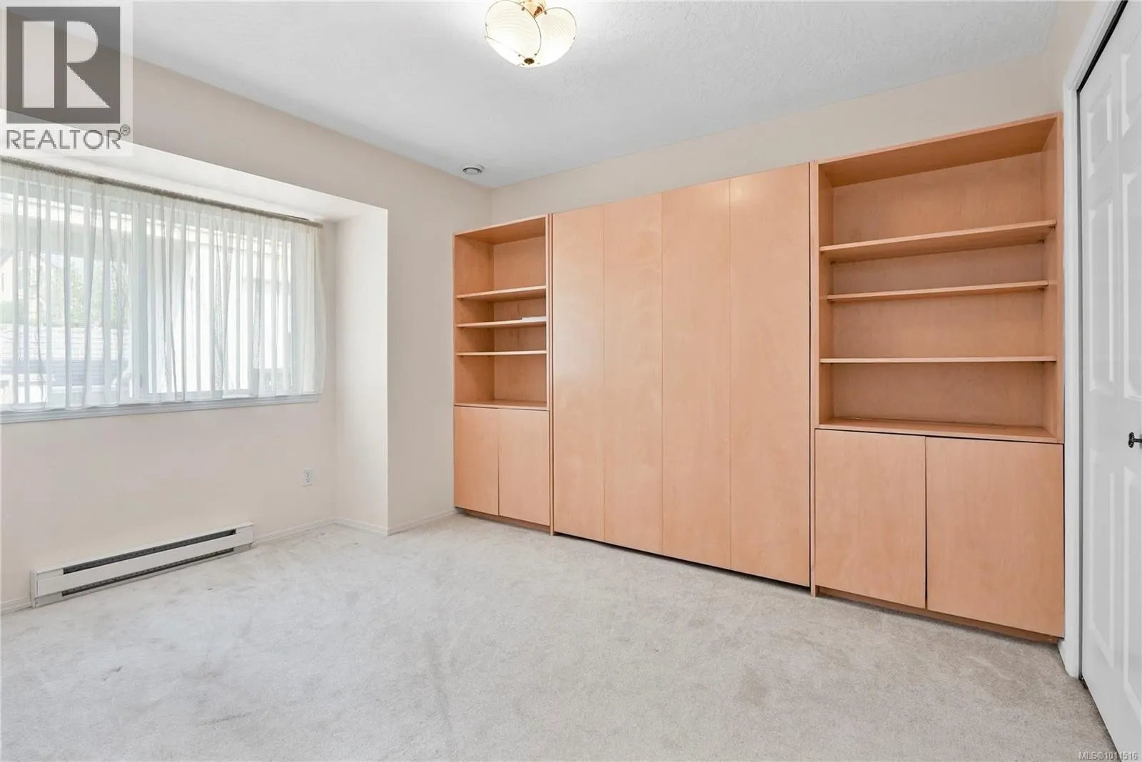 8 895 Royal Oak Ave
