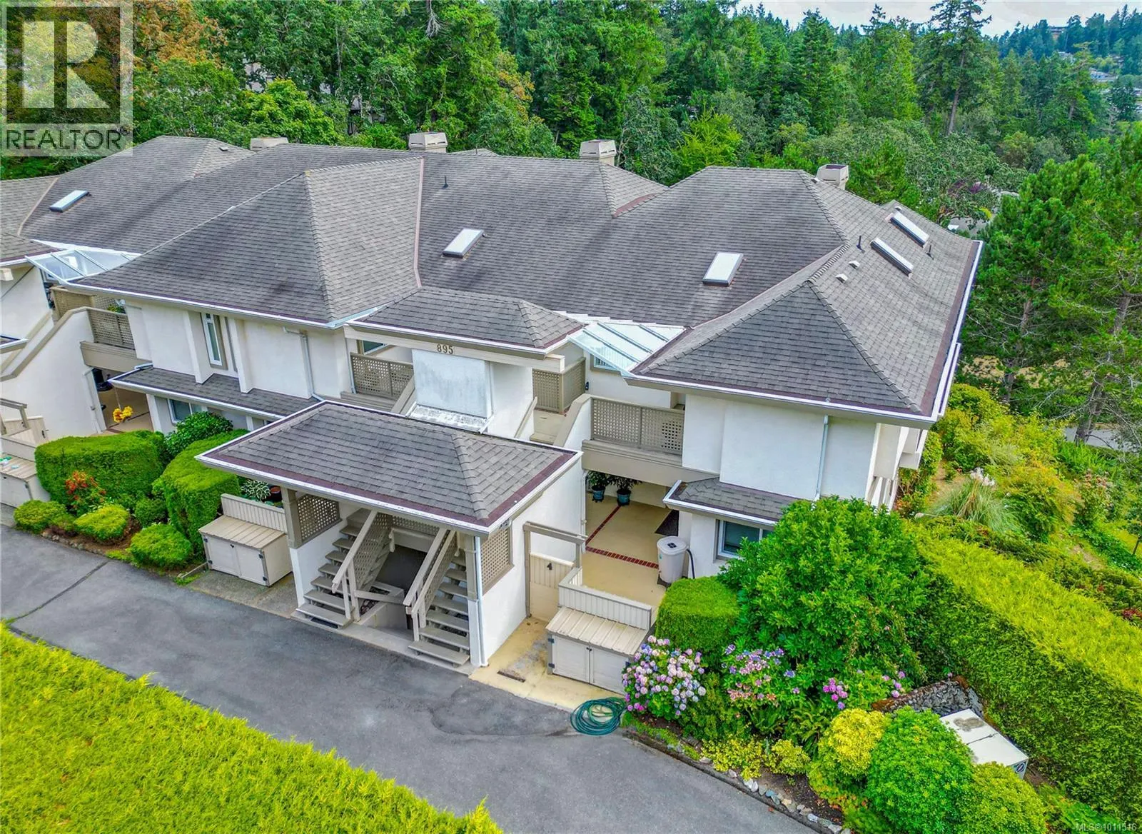 8 895 Royal Oak Ave