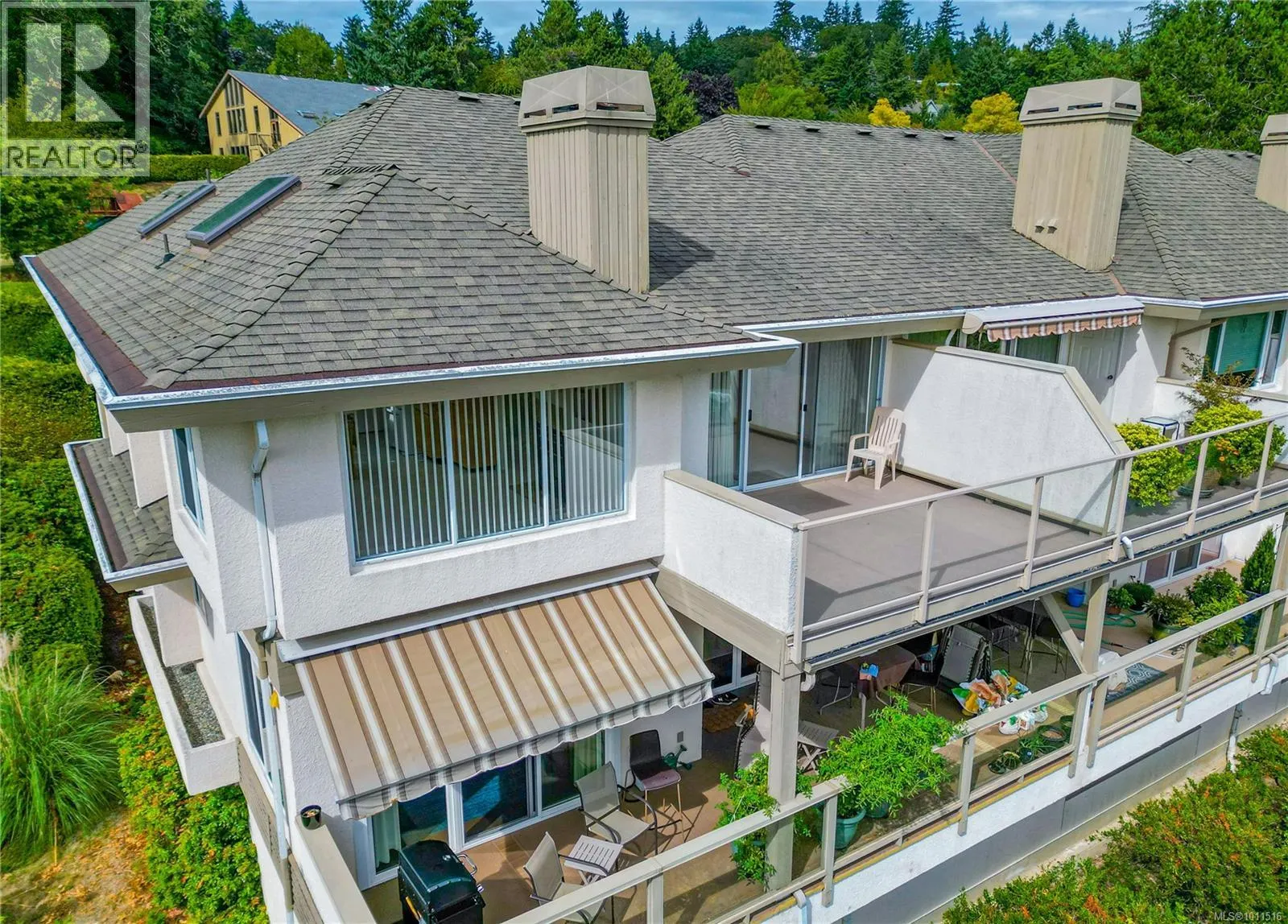 8 895 Royal Oak Ave