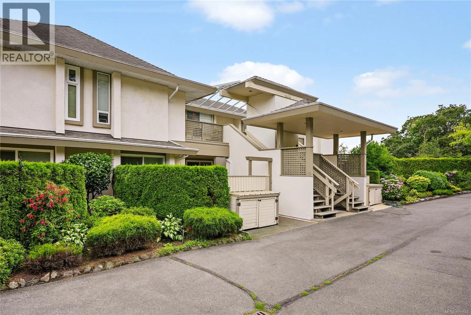 8 895 Royal Oak Ave