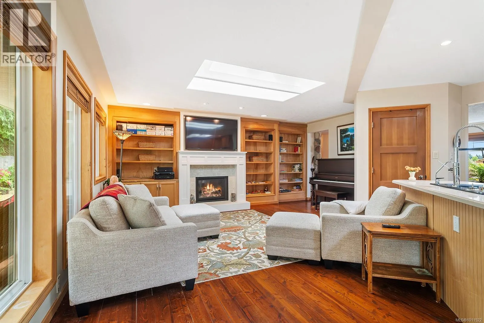 1064 Miraloma Dr