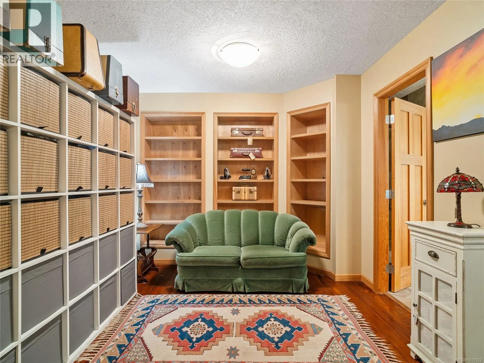 1064 Miraloma Dr