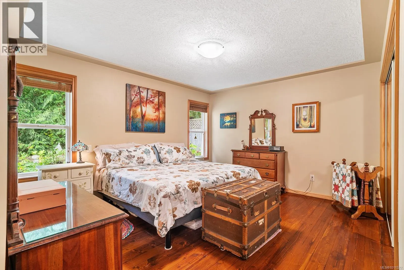 1064 Miraloma Dr