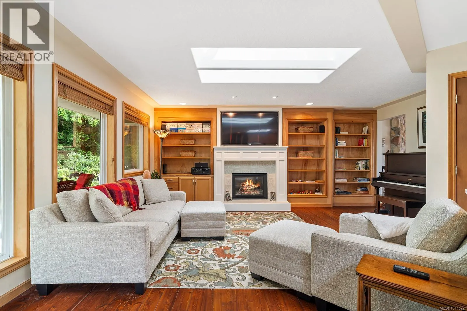 1064 Miraloma Dr