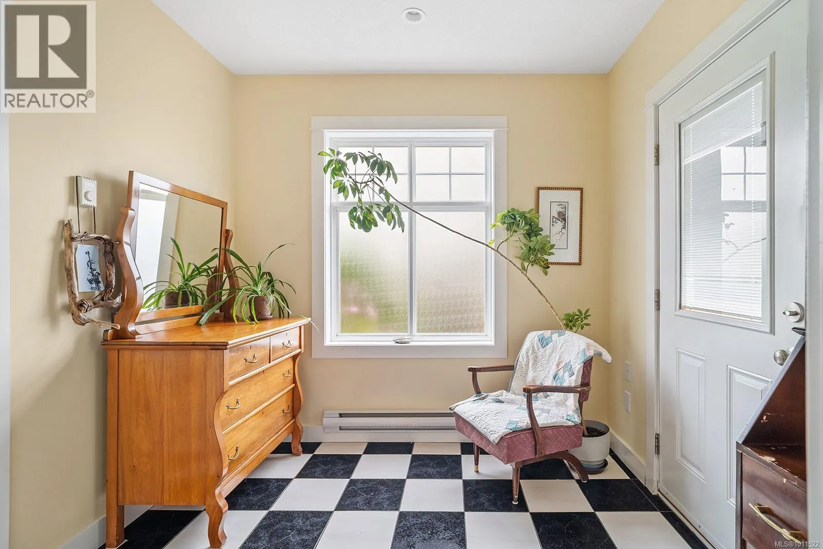 1064 Miraloma Dr