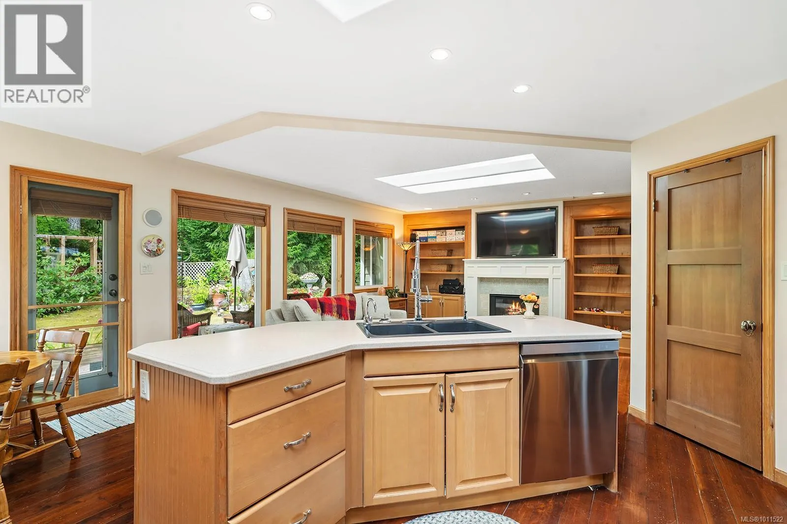 1064 Miraloma Dr