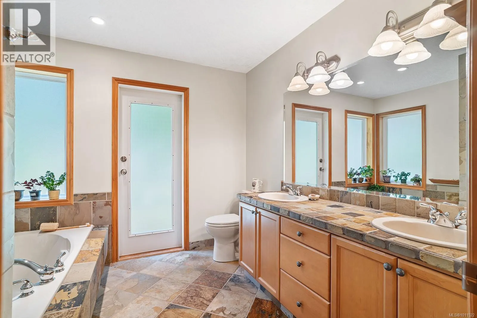 1064 Miraloma Dr