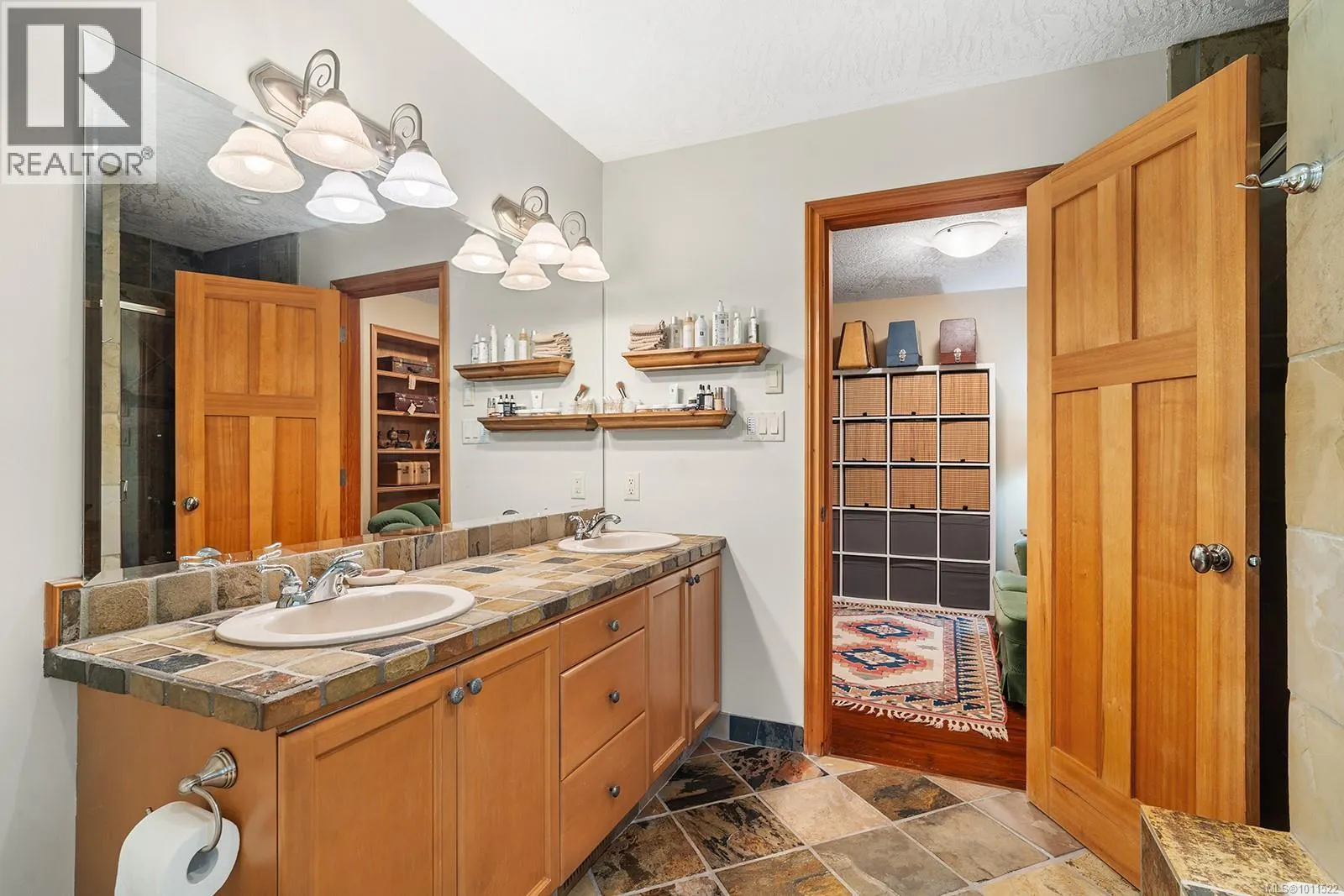 1064 Miraloma Dr