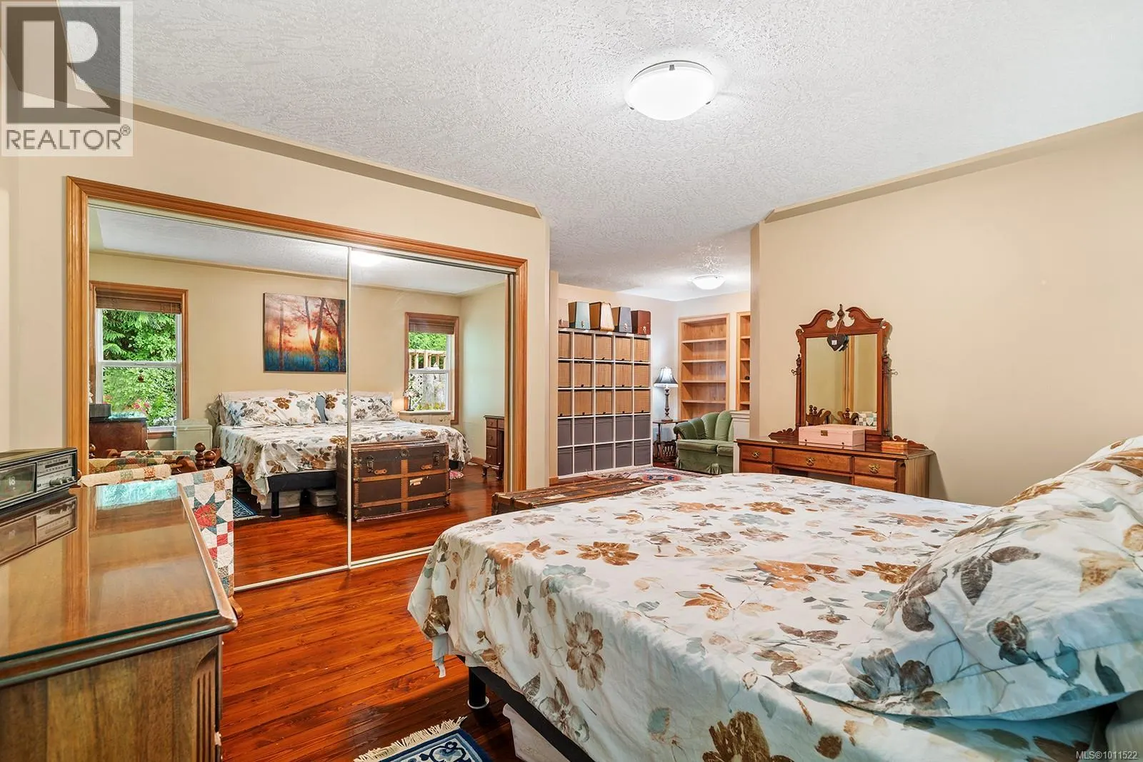 1064 Miraloma Dr