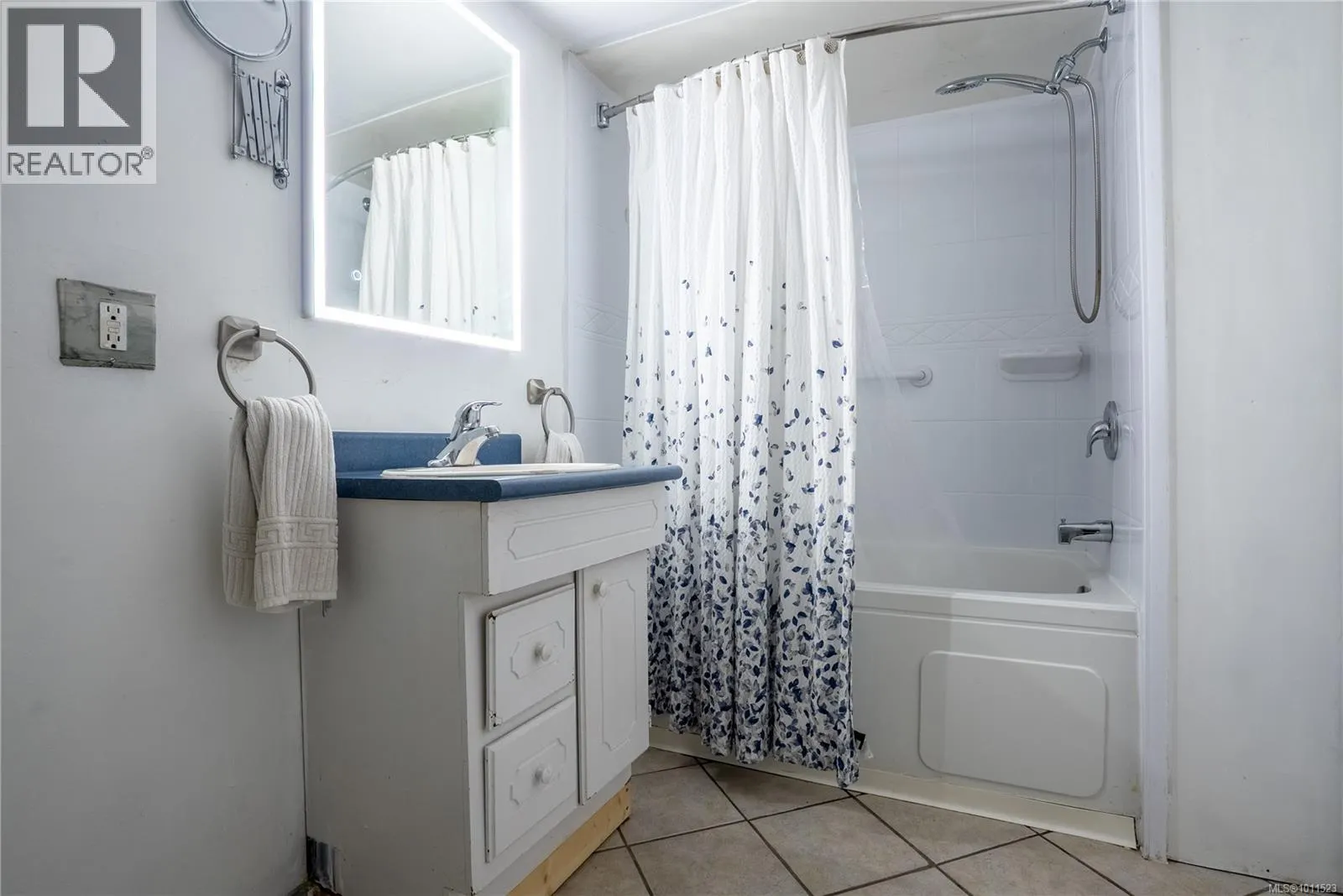 2808 Sooke Lake Rd