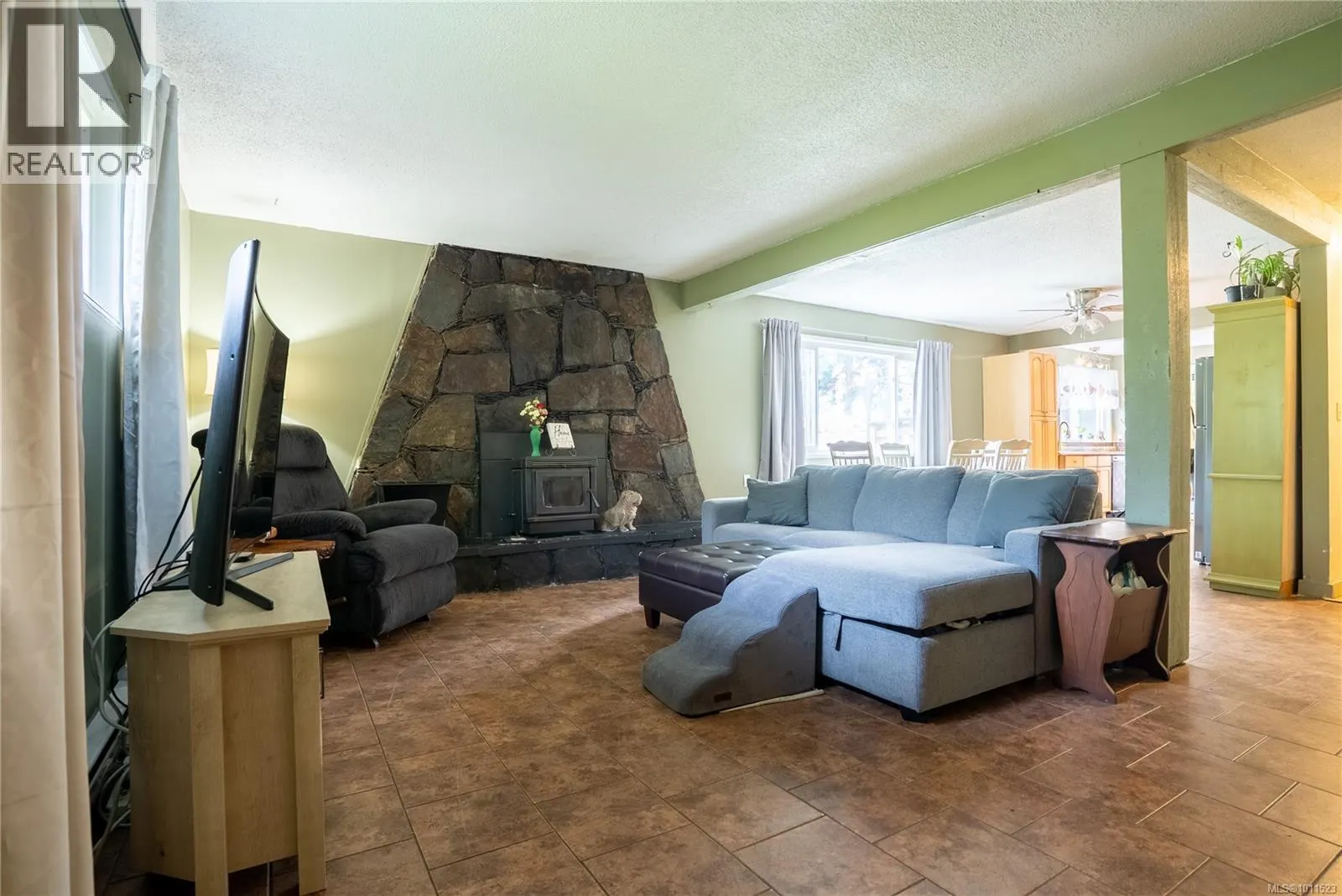 2808 Sooke Lake Rd