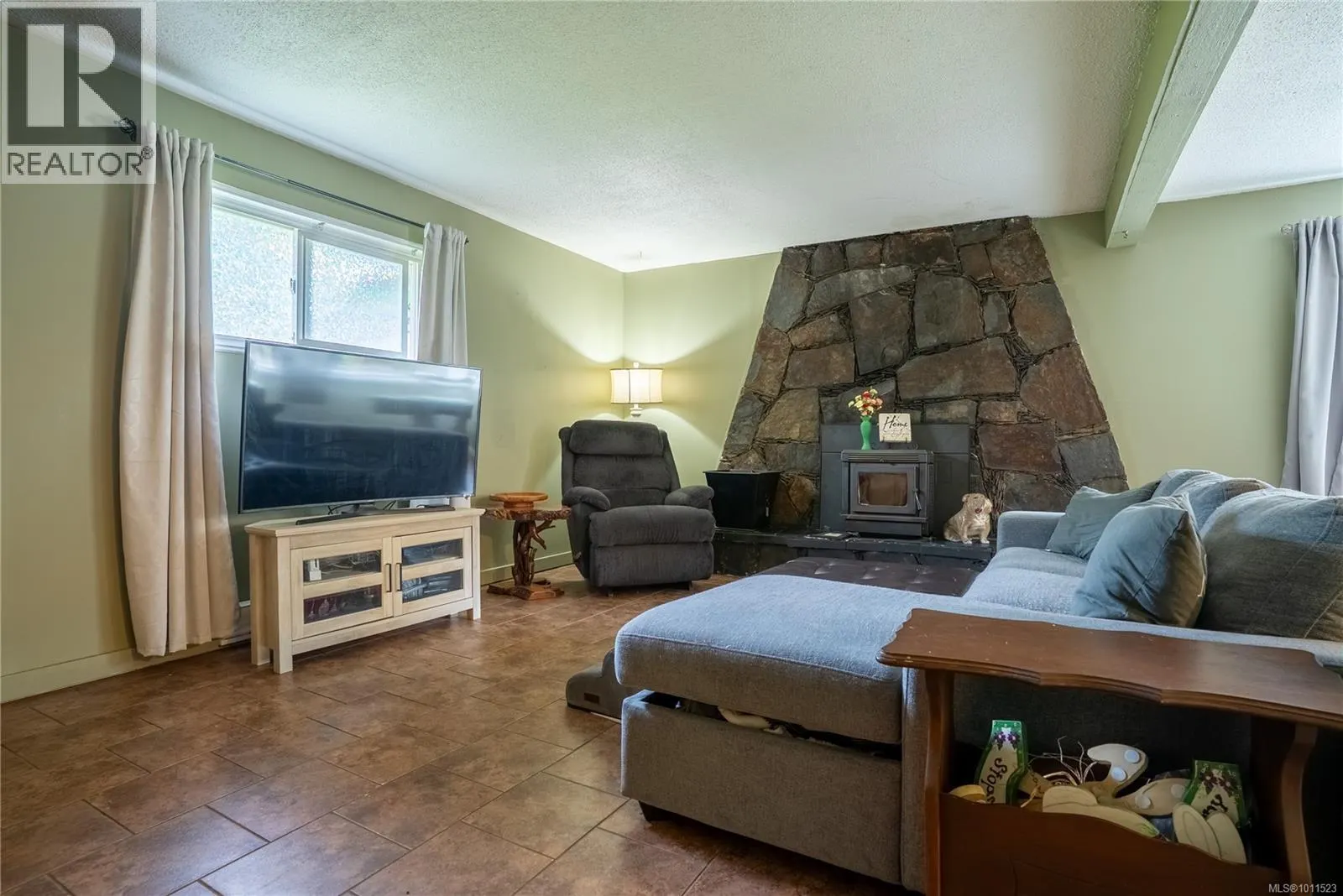 2808 Sooke Lake Rd