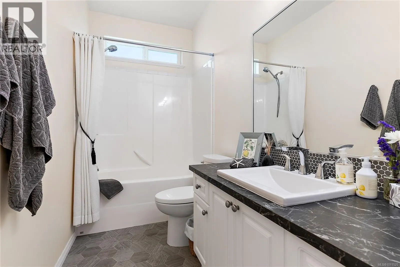 7952 Polo Park Cres