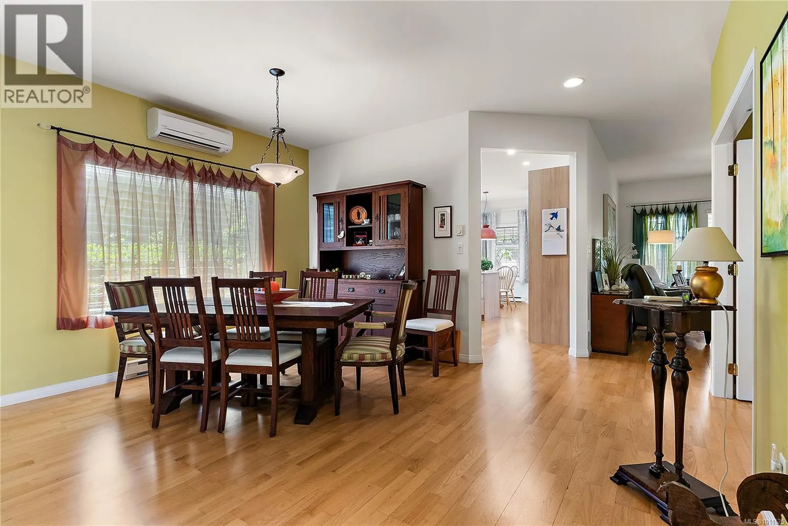 7952 Polo Park Cres