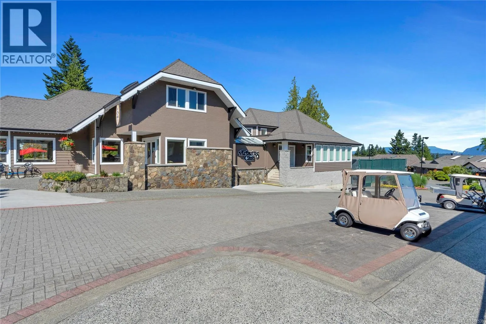 541 Cedar Cres