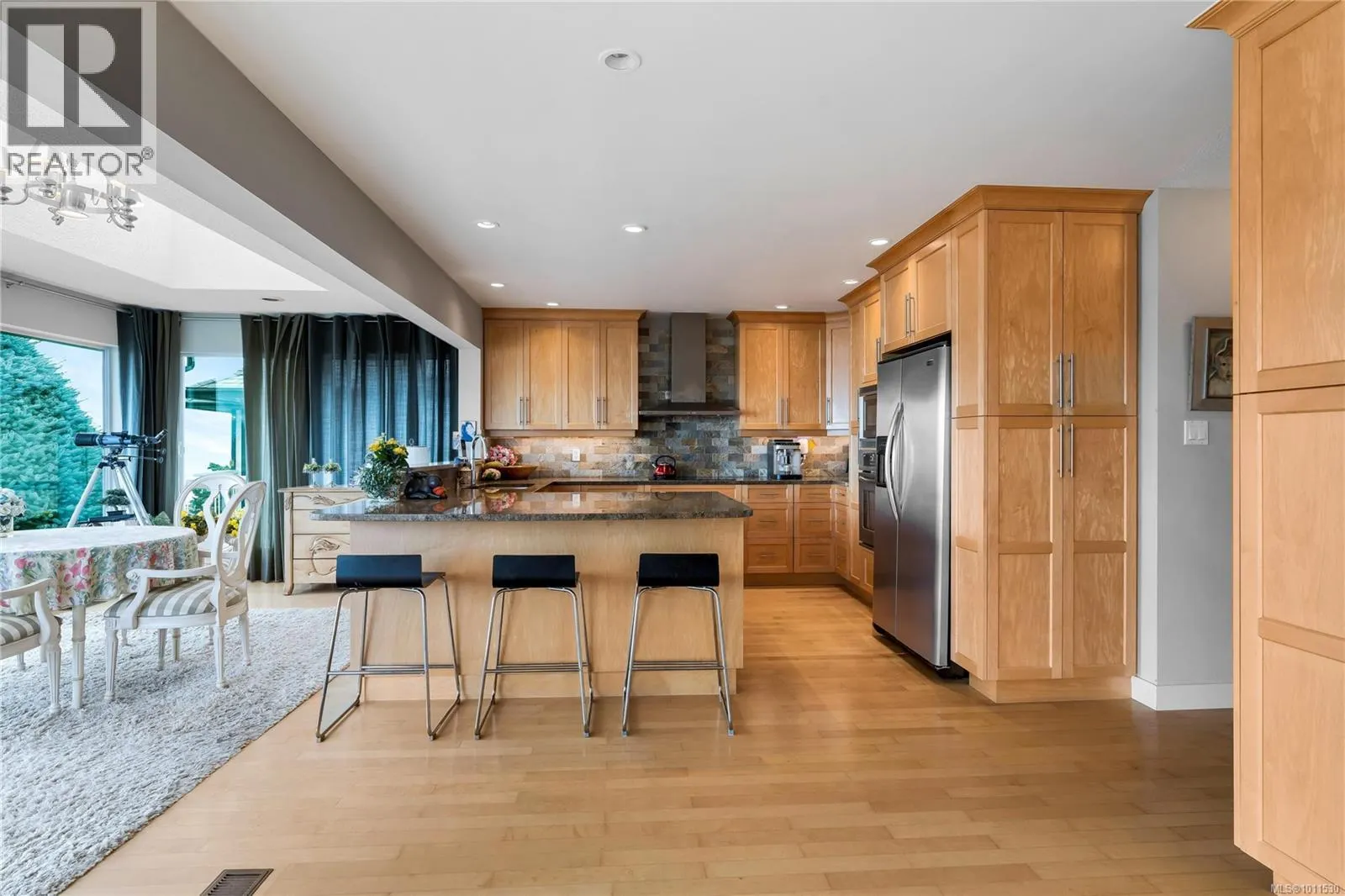 541 Cedar Cres