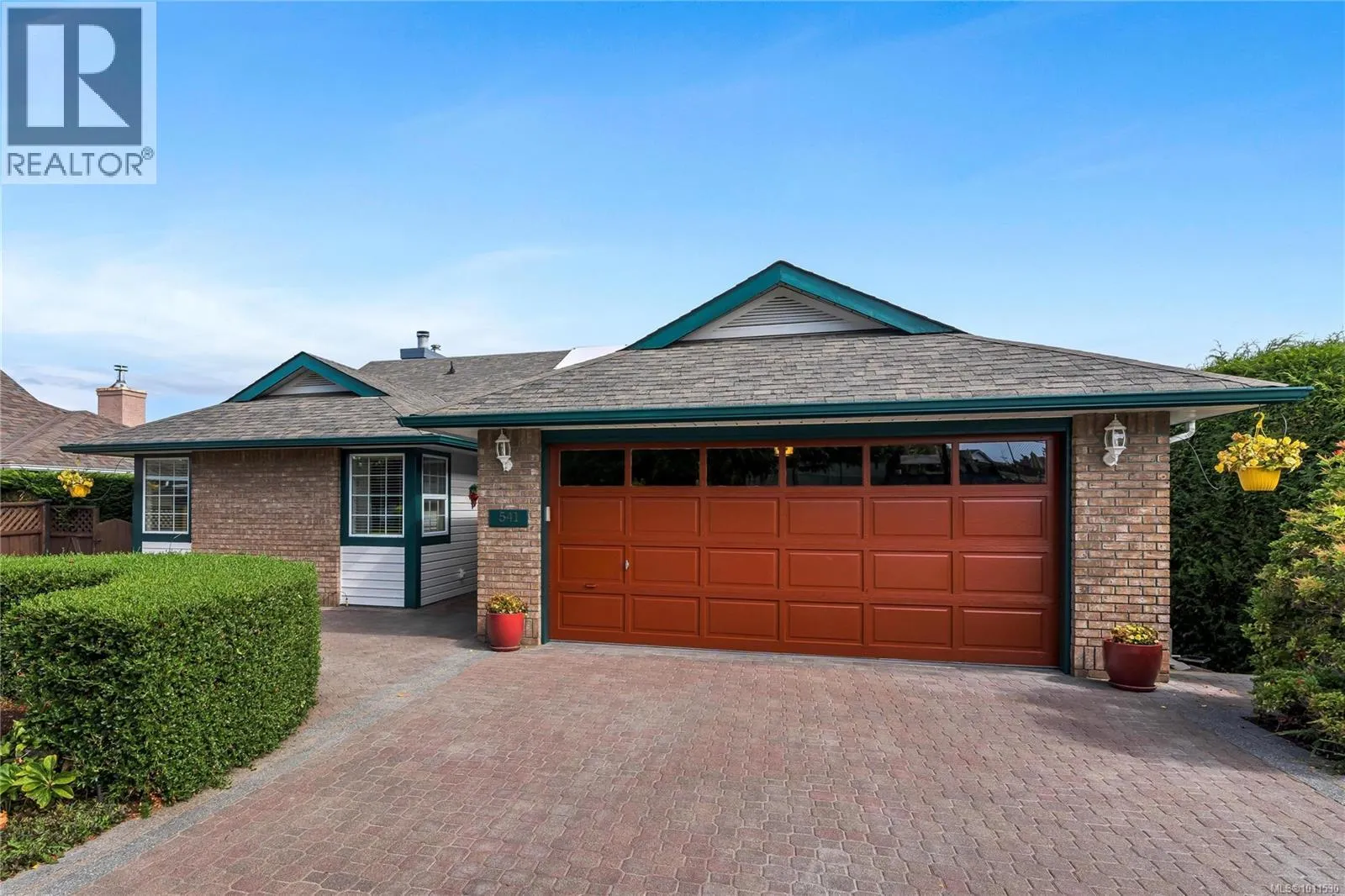 541 Cedar Cres